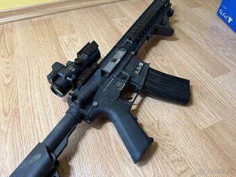 SPECNA ARMS M4 + Kolimátor FULLMETAL
