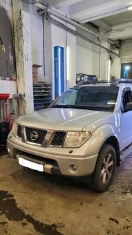 nissan navara 2.5 dci 2006 rok strieborna
