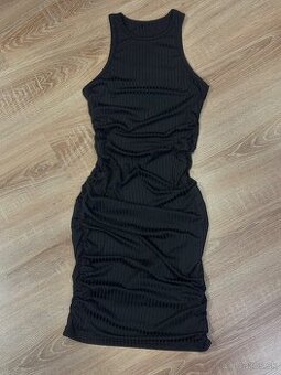 Dámske čierne nariasené šaty