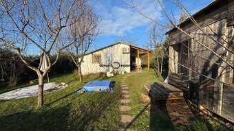 NA PREDAJ 870m2 pozemok Nitra - Čermáň - 1