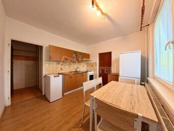 Praktický 2-izbový byt na perfektnom mieste vo Vrábloc…