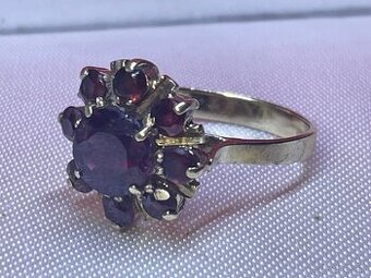 zlaty dámsky prsteň Český granát