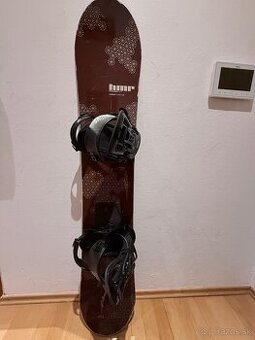 Snowboard set 142 cm-Doska + NOVÉ viazanie