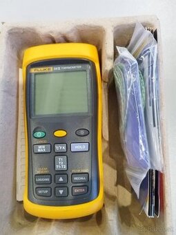 Fluke 54 II thermometer