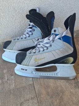 Hráčske korčule NIKE
