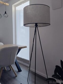 Predám stojacú lampu