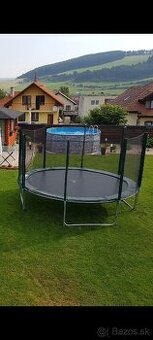 Trampolína