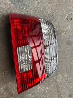 Predám zadné svetlá na e39 sedan - 1