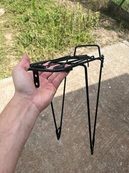 Zadný kovový nosič na bicykel