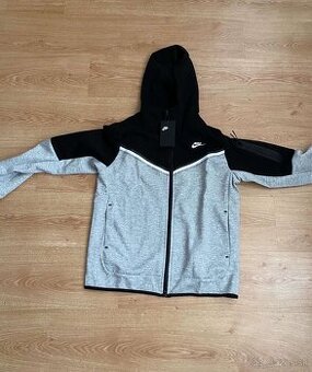 Nike tech fleece veľkosť M nové