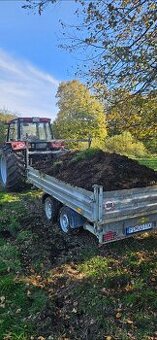 Maštaľný uhnitý hnoj kravský naloženie dovoz blízke okolie