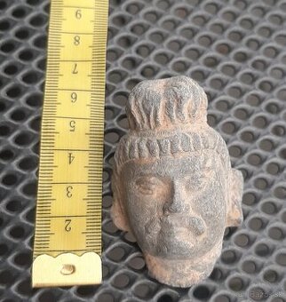 Hlava / budha  ( relief ghandara 3. az 4te storočie)