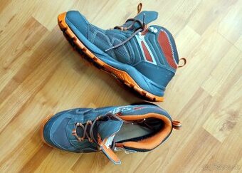 Trekove turisticke topanky EU43 QUECHUA FORCLAZ 100 MID WP