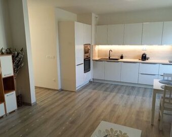 Nový 2i byt s terasou a parkovaním v projekte Pod Vinicou
