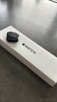 Apple Watch SE 2. generácia 44mm Midnight