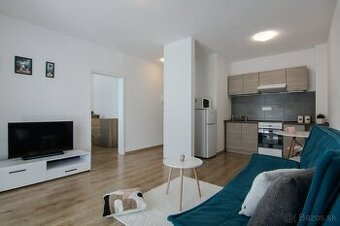 3 Izbový byt s balkónom, parkovacie státie, Biely Kostol