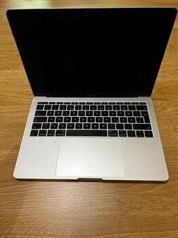 MacBook pro 13” RETINA + Adaptér USB-C /Super cena/