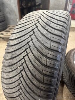 Predam celoročne pneumatiky 245/45 r19 102W