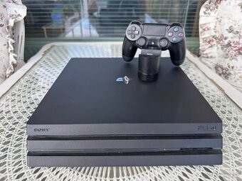 Predám Playstation 4 Pro + Controller