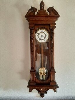 Nádherné starožitné, figurálne - nástenné hodiny.