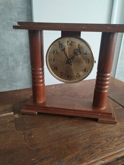 Predám 80 ročne hodiny drevene