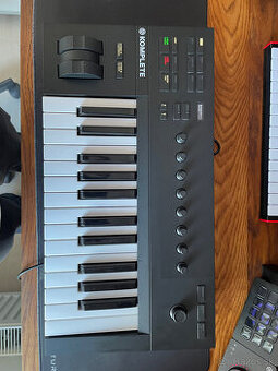 Komplete Kontrol A25