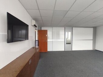 Kancelársky celok so sociálnym zázemím a parkovaním v Busine