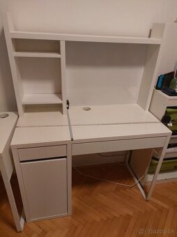 Predám detský písací stôl Ikea Micke s prídavnou policou