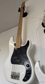 Basová gitara BLOND