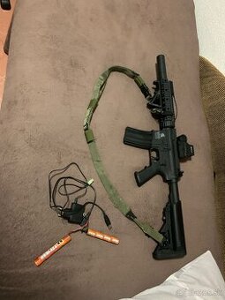 Predám Elektrickú Airsoftovú Zbraň M4 od Lancer Tactical