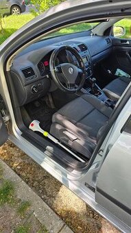 VW Golf 1.4 benzín, 55 kW – r. 2004 –