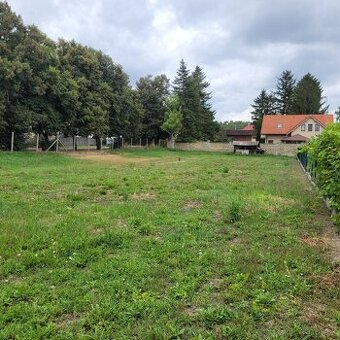 Pozemok Horné Saliby-Hrušov v r.520m2