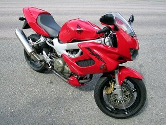 Kúpim Honda VTR 1000F