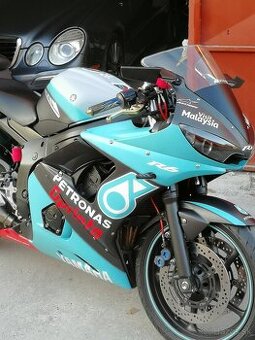 Yamaha R6