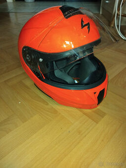 Motorkarska prilba scorpion