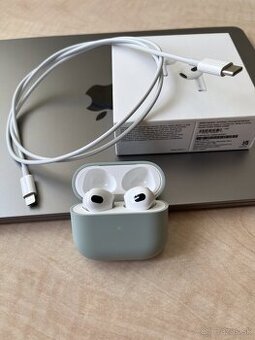 Apple AirPods 3. generácie s MagSafe nabíjacím puzdrom
