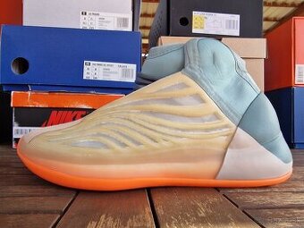 didas Yeezy Quantum “Hi-Res Coral” - 1