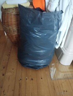 Predam mech 150L plny damkeho oblečenia