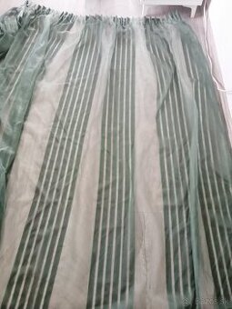 Olivovo-zelená záclona