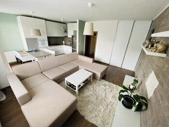 Na prenájom kompletne zariadený 3 izbový byt s 2 balkónmi a