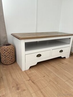Skrinka pod televizor / komoda