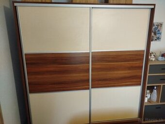 Šatníková skriňa