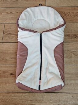 Nestor fusak farba staroružová