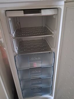 Predávam chladničku a mrazničku