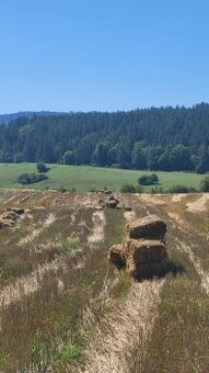 Slama male a velke baliky