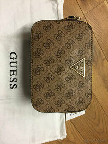 Hneda kabelka Guess, crossbody
