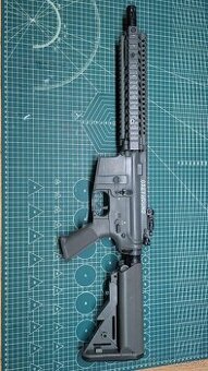 AR-15   SA-A03, 2 batérie, 4 zásobníky