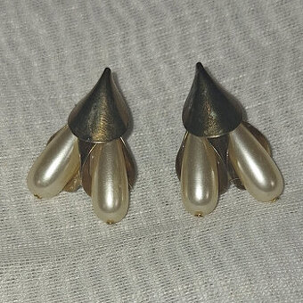 KRÁSNE STARÉ NÁUŠNICE