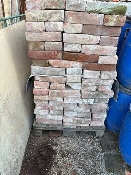 Predam staru ocistenu tehlu