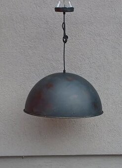 Lampa industriálna závesná.